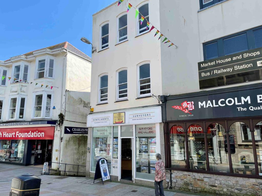Lot: 127 - FREEHOLD FOUR STOREY COMMERCIAL BUILDING IN PROMINENT TRADING LOCATION - Front elevation of 11 Fore Street
